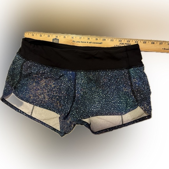 Lululemon Speed Up Shorts 2.5” – Galaxy Speckle Print – Size 4 - Picture 1 of 4